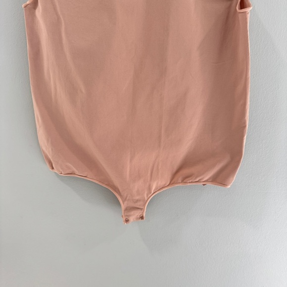 SKIMS Essential Crew Neck Sleeveless Bodysuit - Picture 5 of 9